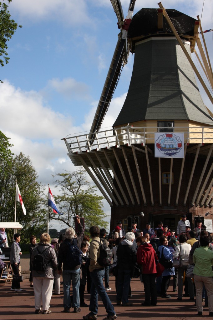 Shanty Singers under the Keukenhoff Windmill
