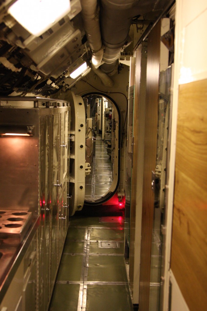 Tonijn Submarine hallway